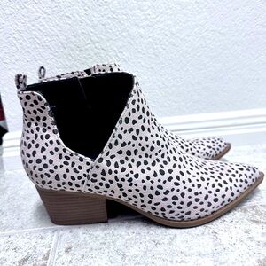 Women’s Size 10 Leopard Shoe